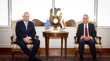 وزير الخارجية يلتقي المفوض الأوروبي للعلاقات الدولية
