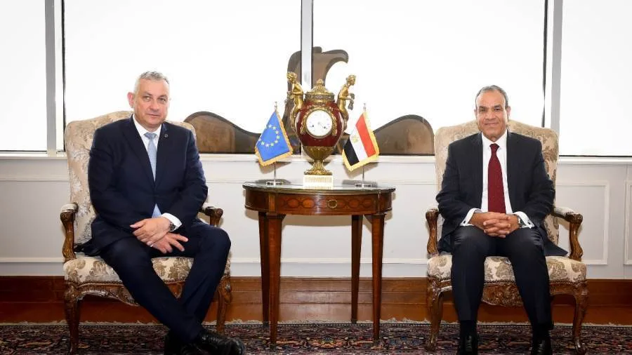 وزير الخارجية يلتقي المفوض الأوروبي للعلاقات الدولية وزير الخارجية يلتقي المفوض الأوروبي للعلاقات الدولية
