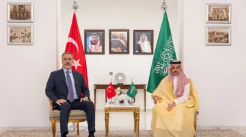 وزير الخارجية يلتقي نظيره التركي لبحث العلاقات الثنائية وآخر مستجدات الأوضاع في المنطقة.
