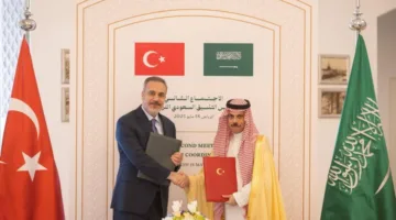 وزير الخارجية يلتقي نظيره التركي لبحث مستجدات الأوضاع الإقليمية