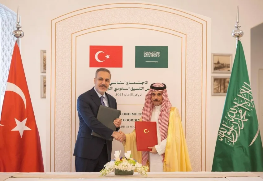 وزير الخارجية يلتقي نظيره التركي لبحث مستجدات الأوضاع الإقليمية وزير الخارجية يلتقي نظيره التركي لبحث مستجدات الأوضاع الإقليمية