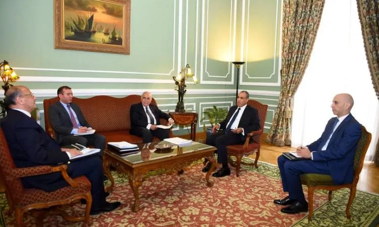وزير الخارجية يناقش توطيد الروابط الاقتصادية مع رئيس غرفة التجارة الأمريكية وزير الخارجية يناقش توطيد الروابط الاقتصادية مع رئيس غرفة التجارة الأمريكية