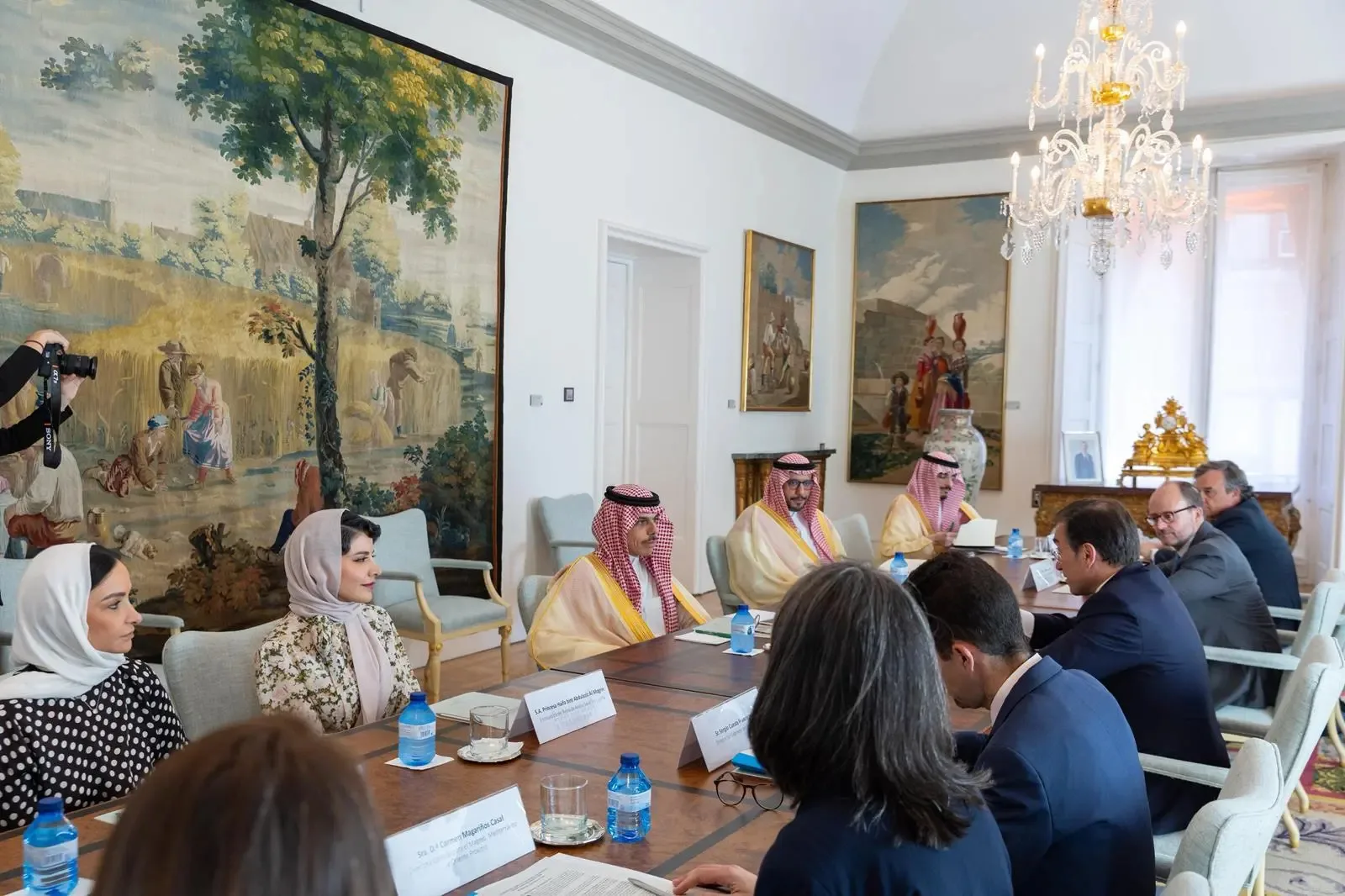 وزير الخارجية يناقش مشكلة غزة مع نظيره الإسباني وزير الخارجية يناقش مشكلة غزة مع نظيره الإسباني