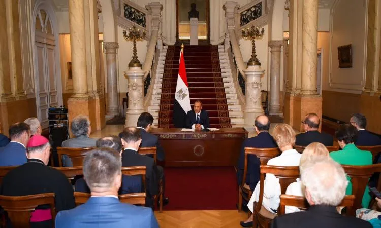 وزير الخارجية يوضح للسفراء الأوروبيين: القرار القضائي أشار إلى حماية دير سانت كاترين. وزير الخارجية يوضح للسفراء الأوروبيين: القرار القضائي أشار إلى حماية دير سانت كاترين.