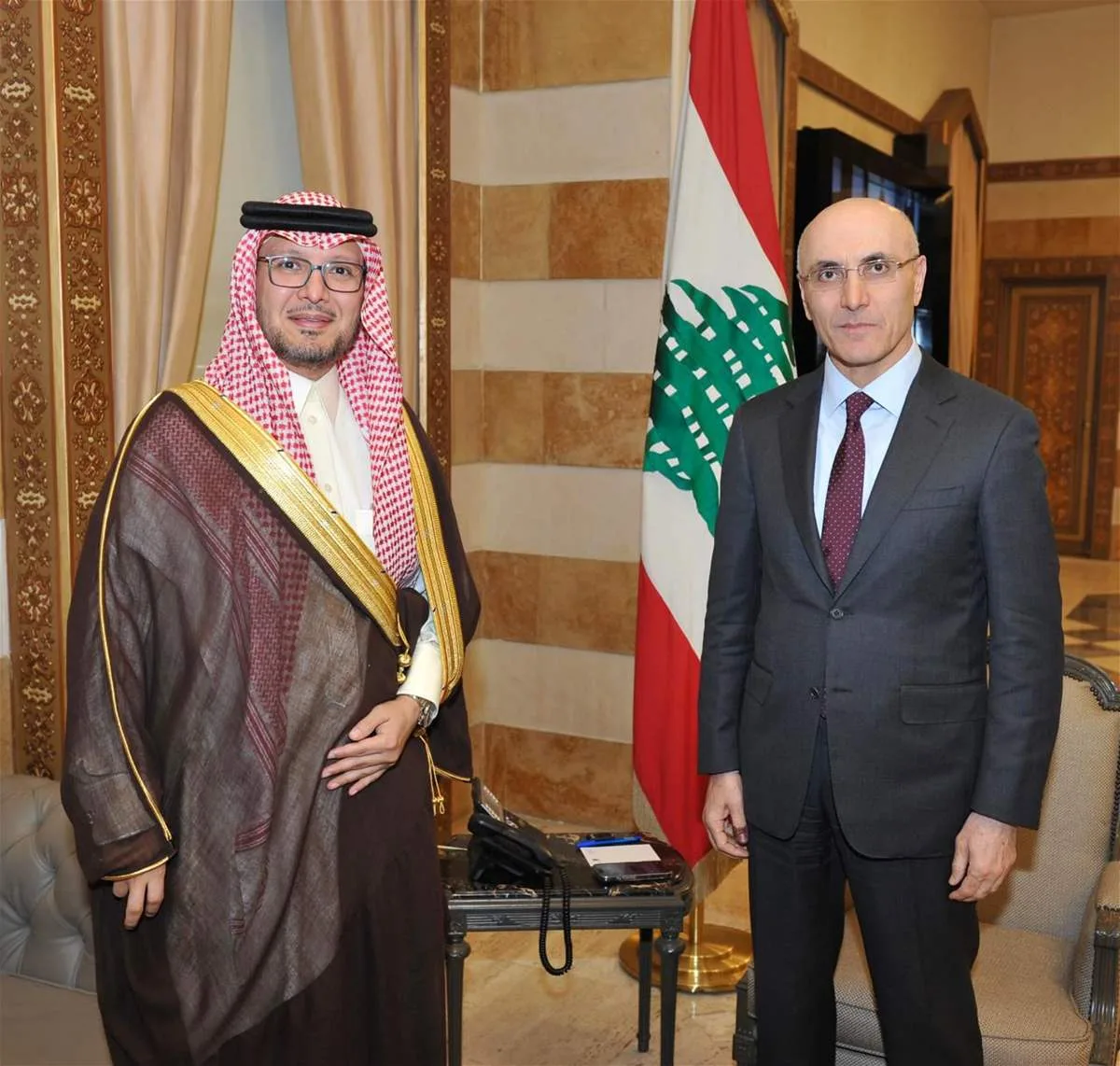 وزير الداخلية والبلديات أحمد الحجار يستقبل السفير السعودي وليد بخاري(صورة)