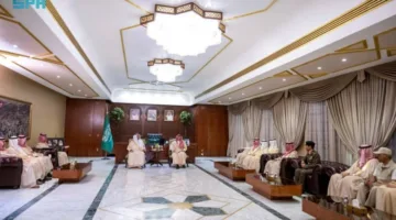 وزير الداخلية يجتمع بنائب أمير منطقة مكة المكرمة وأعضاء اللجنة الدائمة للحج والعمرة في الإمارة.