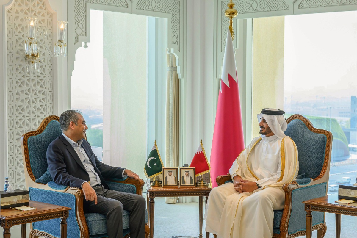 وزير الداخلية يجتمع مع نظيره الباكستاني