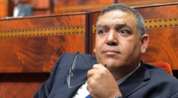 وزير الداخلية يعرض التحديات التي تواجه رؤساء البلديات في توقيع العقود العامة