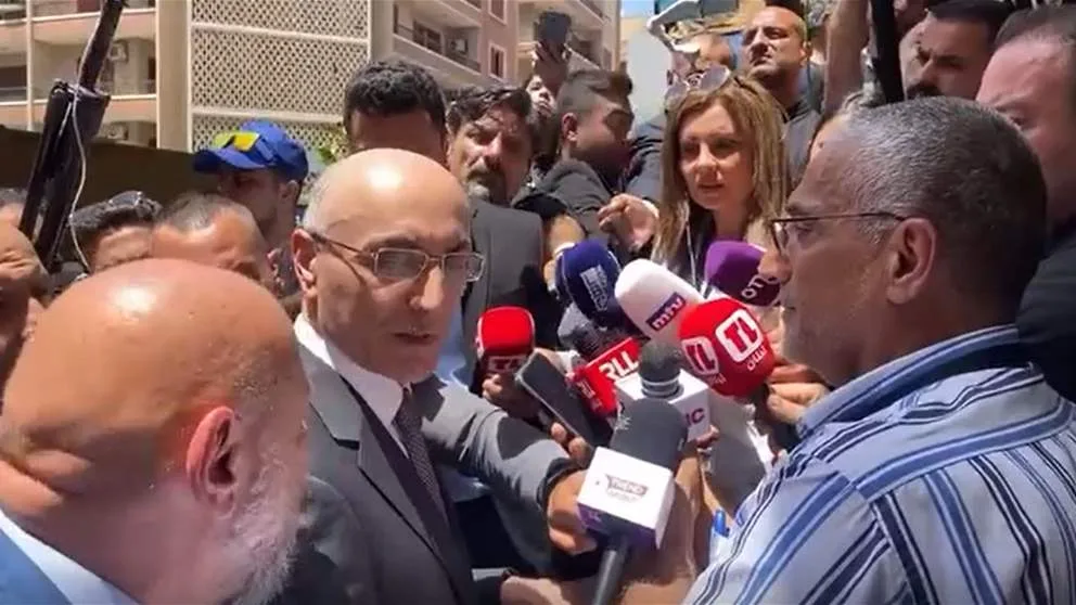وزير الداخلية يُسكِتْ محافظ الشمال (فيديو)
