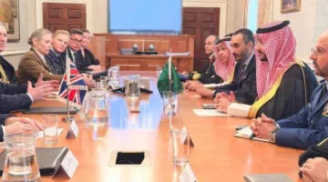 وزير الدفاع يجري محادثات مع نظيره البريطاني حول الاستراتيجية العسكرية.