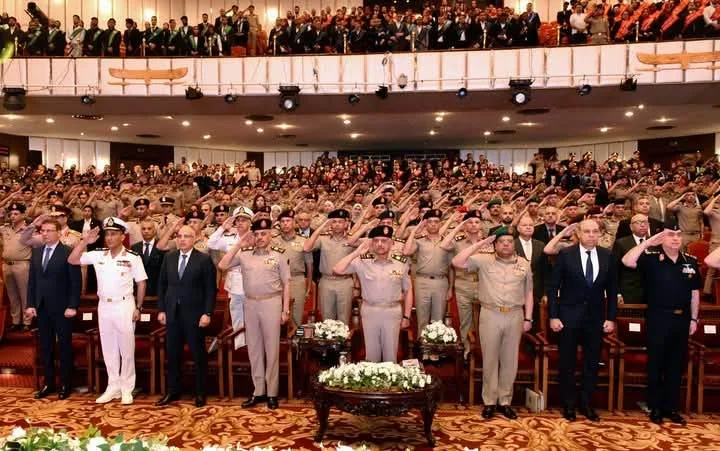 وزير الدفاع يشارك في مناقشة الدراسة الرئيسية لهيئة الأبحاث العسكرية وزير الدفاع يشارك في مناقشة الدراسة الرئيسية لهيئة الأبحاث العسكرية