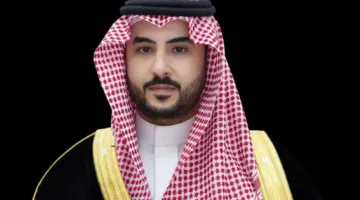 وزير الدفاع يصل إلى لندن في زيارة رسمية