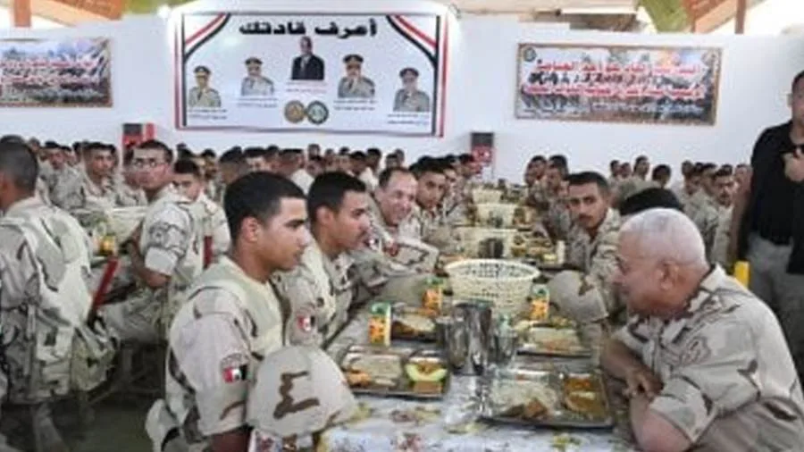 وزير الدفاع يفتتح مشروع إنشاء مراكز القيادة التعبوية في المنطقة الغربية العسكرية وزير الدفاع يفتتح مشروع إنشاء مراكز القيادة التعبوية في المنطقة الغربية العسكرية