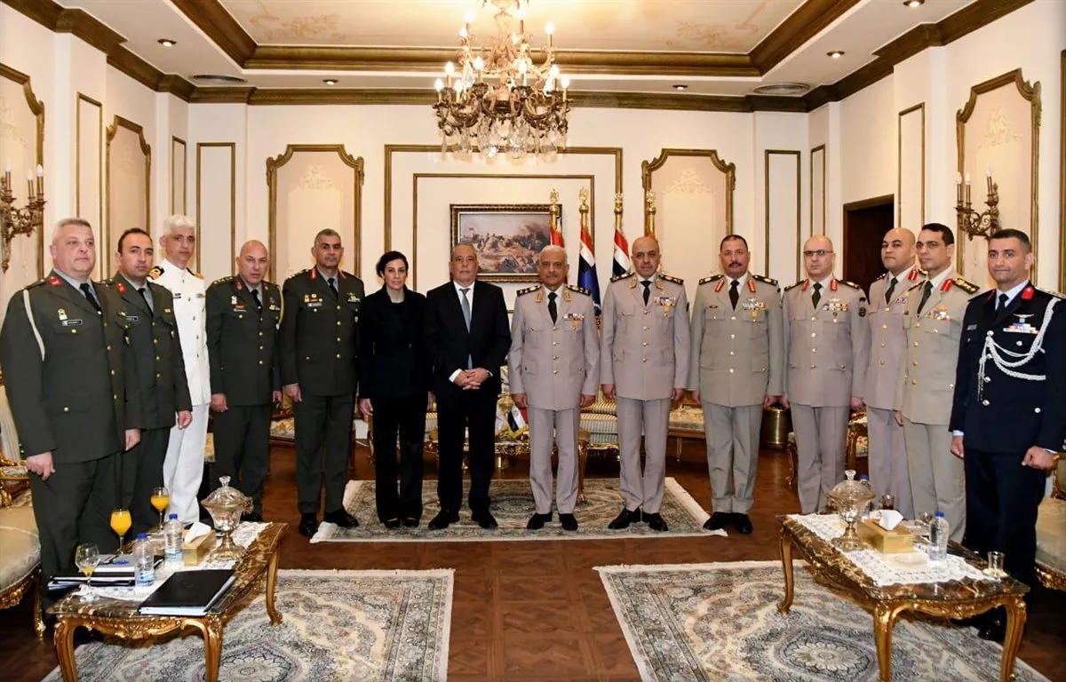 وزير الدفاع يلتقى نظيره القبرصى لبحث سبل دعم التعاون العسكرى