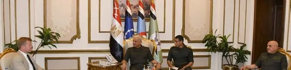 وزير الدفاع يلتقي عضواً في لجنة الخدمات المسلحة بالكونغرس الأمريكي وزير الدفاع يلتقي عضواً في لجنة الخدمات المسلحة بالكونغرس الأمريكي