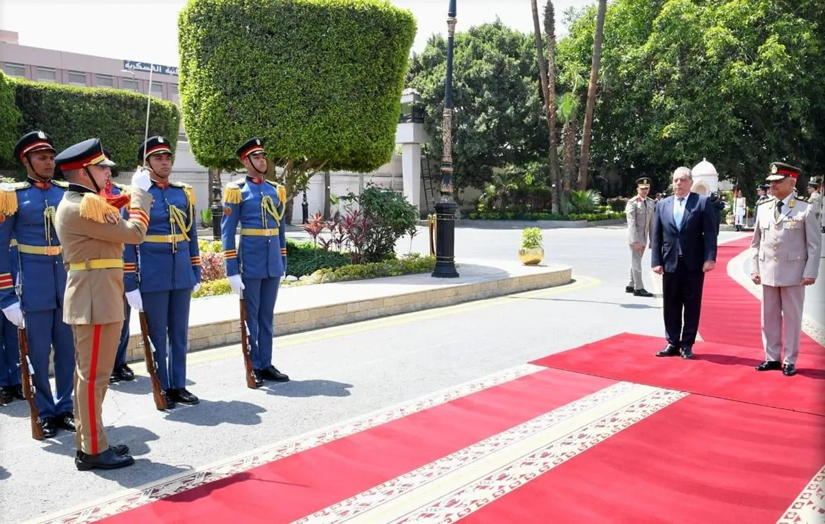وزير الدفاع يلتقي نظيره القبرصي خلال زيارته الرسمية لمصر