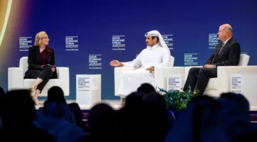 وزير الدولة للطاقة يشدد على أن السعر المناسب للنفط يضمن استمرارية الإنتاج ويؤمن احتياطيات إضافية.