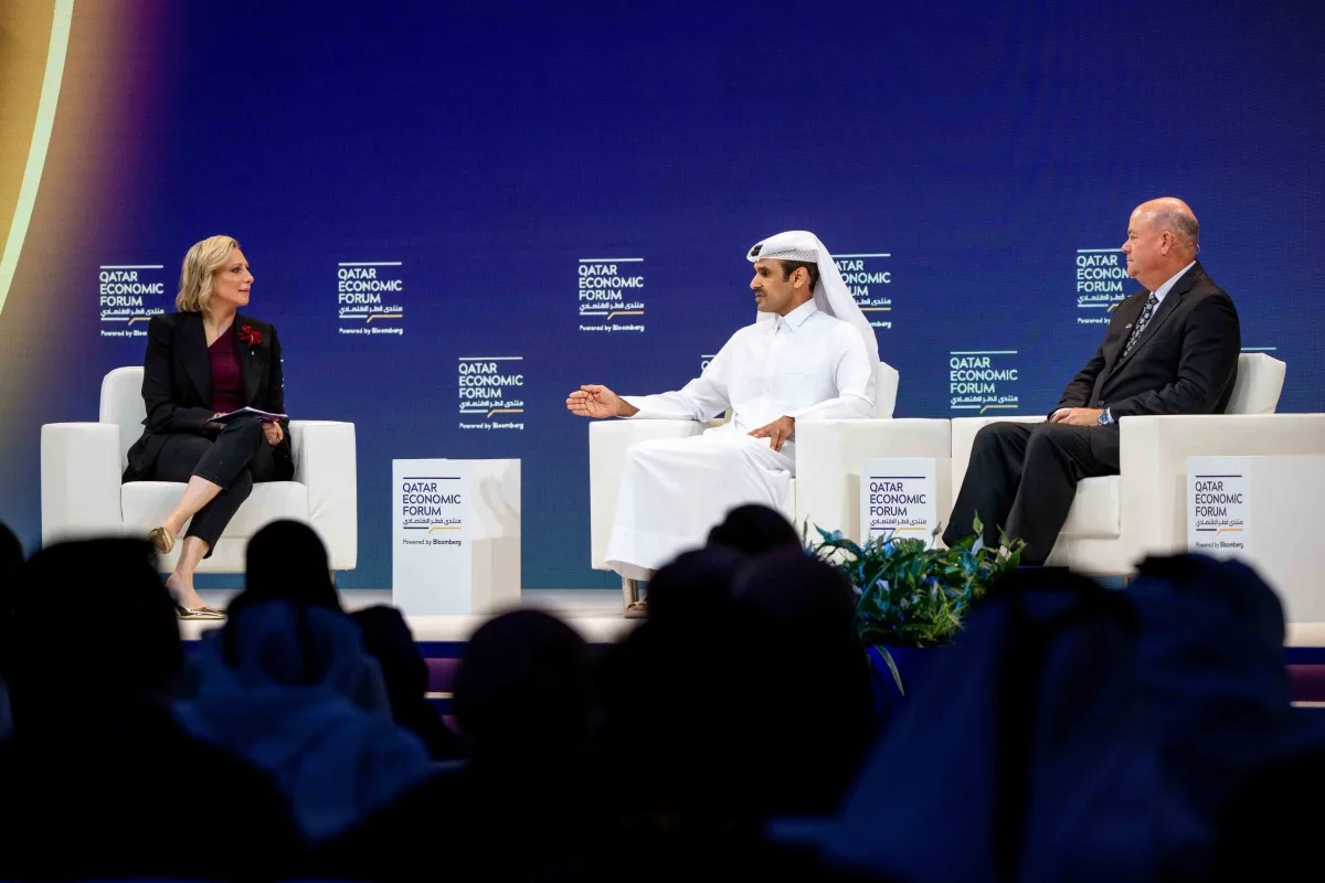 وزير الدولة للطاقة يشدد على أن السعر المناسب للنفط يضمن استمرارية الإنتاج ويؤمن احتياطيات إضافية. وزير الدولة للطاقة يشدد على أن السعر المناسب للنفط يضمن استمرارية الإنتاج ويؤمن احتياطيات إضافية.