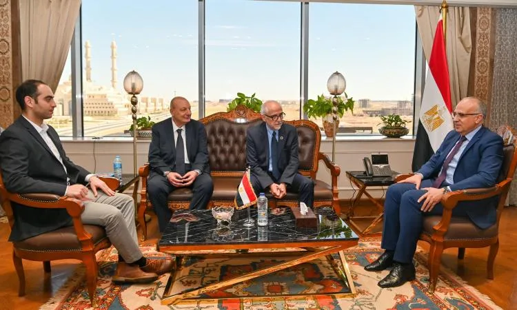 وزير الري يبحث مع مدير معهد"البحر الأبيض للمياه"تعزيز التعاون بمجال المياه
