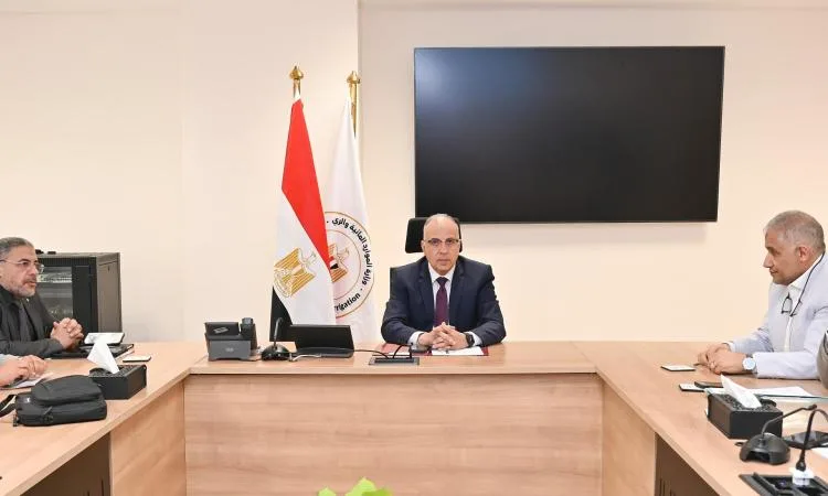 وزير الري يتابع خطة الوزارة في ملف التكيف مع التغيرات المناخية