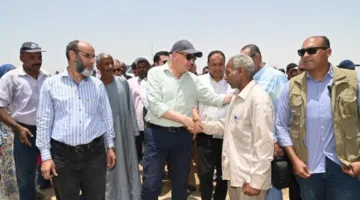 وزير الري يزور نهر النيل في موقع كوبري إدفو بأسوان