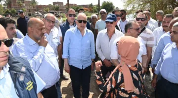وزير الري يكمل زيارته في محافظة أسيوط ويستعرض حالة القنوات المائية