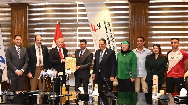 وزير الرياضة: انطلاق البطولات العربية والإفريقية للترايثلون في مدينة الجلالة