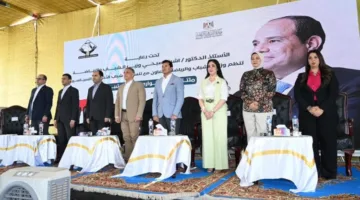وزير الرياضة ومحافظ الإسماعيلية يشاركان في مناقشة مع شباب المحافظات