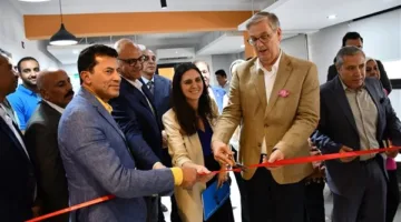 وزير الرياضة ومحافظ القليوبية يطلقان معمل الابتكار في مركز شباب المنشية