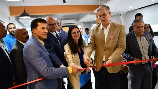 وزير الرياضة ومحافظ القليوبية يطلقان معمل الابتكار في مركز شباب المنشية وزير الرياضة ومحافظ القليوبية يطلقان معمل الابتكار في مركز شباب المنشية