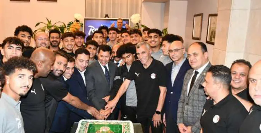 وزير الرياضة يؤازر منتخب الشباب قبل مباراة المغرب: “تمثلون مصر في لحظات حاسمة من مسيرتكم”