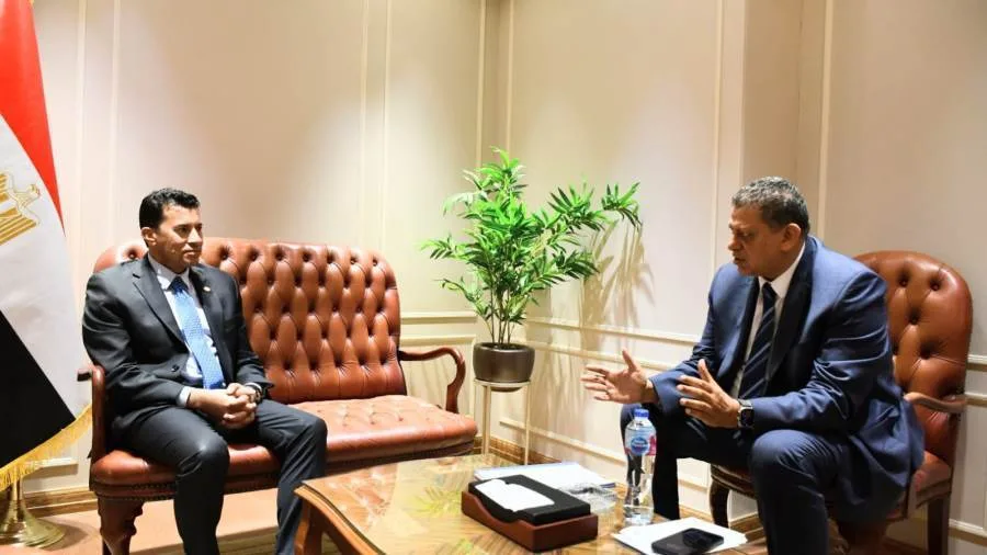 وزير الرياضة يجتمع برئيس اتحاد كرة اليد المصري لمناقشة التحضيرات النهائية لاستضافة بطولة العالم. وزير الرياضة يجتمع برئيس اتحاد كرة اليد المصري لمناقشة التحضيرات النهائية لاستضافة بطولة العالم.