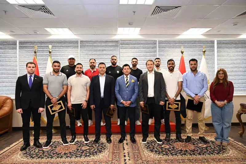 وزير الرياضة يستقبل مجموعة من أعضاء البعثة الفنية واللاعبين العائدين من ليبيا وزير الرياضة يستقبل مجموعة من أعضاء البعثة الفنية واللاعبين العائدين من ليبيا