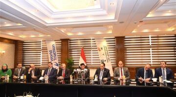 وزير الرياضة يشهد المؤتمر الصحفي للإعلان عن البطولات العربية والإفريقية للترايثلون بالجلالة