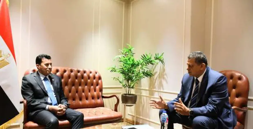 وزير الرياضة يناقش التحضيرات الأخيرة لاستضافة مصر لبطولة العالم مع رئيس اتحاد كرة اليد