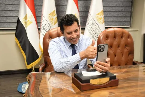وزير الرياضة يُهنئ الفريق الشبابي تحت 20 سنة بعد انتصاره على غانا وتأهله إلى المونديال.