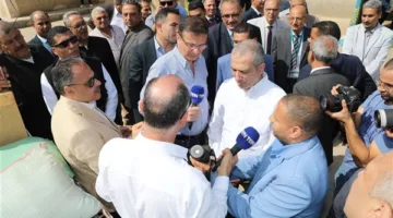 وزير الزراعة ومحافظ الشرقية ورئيس البنك الزراعي يراقبون إجراءات تسليم القمح في صوامع البنك بمحافظة الشرقية