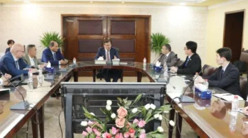 وزير الزراعة يستعرض فرص الاستثمار الكوري في إنتاج لقاحات الدواجن بمصر