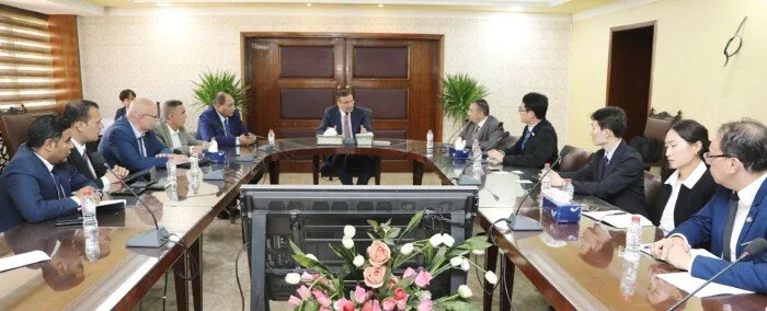 وزير الزراعة يستعرض فرص الاستثمار الكوري في إنتاج لقاحات الدواجن بمصر وزير الزراعة يستعرض فرص الاستثمار الكوري في إنتاج لقاحات الدواجن بمصر