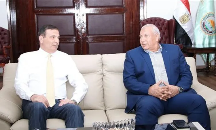 وزير الزراعة يناقش مع محافظ الوادي الجديد تعزيز المشاريع الإنتاجية وزير الزراعة يناقش مع محافظ الوادي الجديد تعزيز المشاريع الإنتاجية