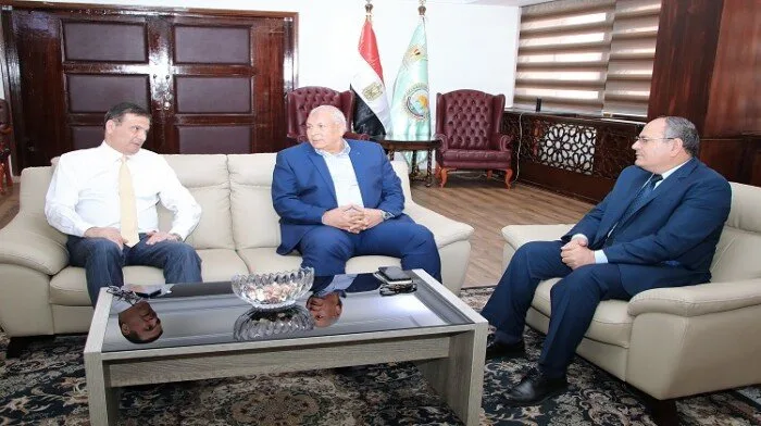 وزير الزراعة يناقش مع محافظ الوادي الجديد تعزيز فرص الاستثمار والتوسع في زراعة النخيل وزير الزراعة يناقش مع محافظ الوادي الجديد تعزيز فرص الاستثمار والتوسع في زراعة النخيل