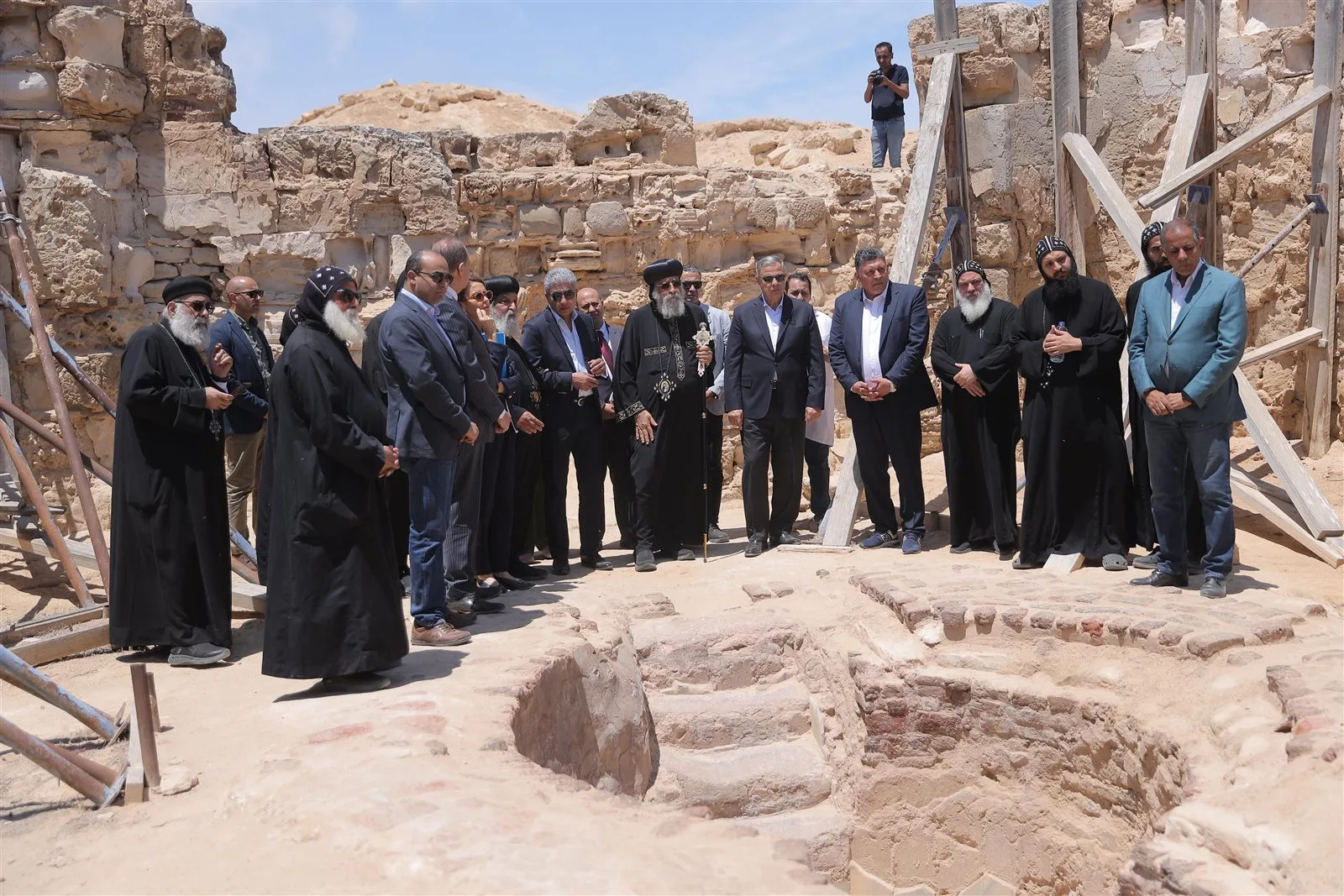 وزير السياحة والبابا يزوران دير مارمينا العجيب في برج العرب وزير السياحة والبابا يزوران دير مارمينا العجيب في برج العرب