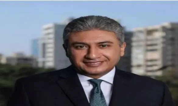 وزير السياحة يبحث تعزيز ورفع كفاءة الخدمات المقدمة للزائرين والسائحين بـ 15 موقعا أثريا