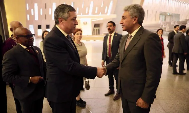 وزير السياحة يقيم "مأدبة عشاء" على شرف المشاركين في اجتماع منظمة "الثمانية"
