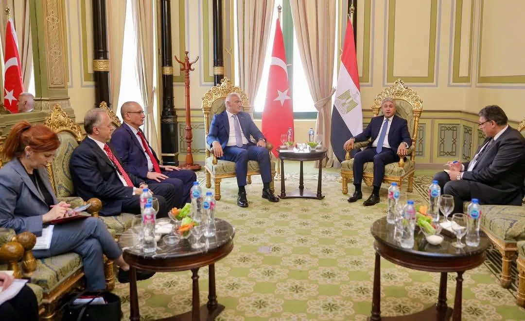 وزير السياحة يلتقي نظيره التركي لبحث سبل تعزيز التعاون المشترك بين البلدين