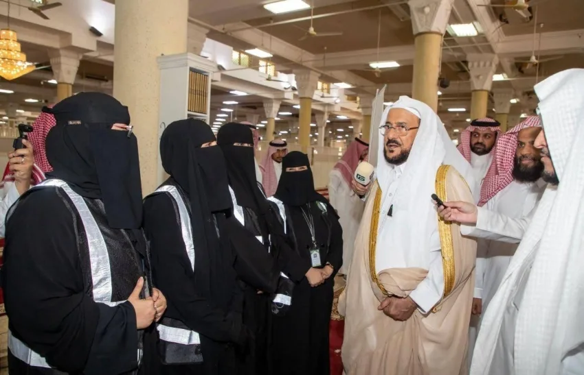 وزير الشؤون الإسلامية: المظلات الحديثة في مسجد نمرة روعة فنية بفضل دعم القيادة. وزير الشؤون الإسلامية: المظلات الحديثة في مسجد نمرة روعة فنية بفضل دعم القيادة.