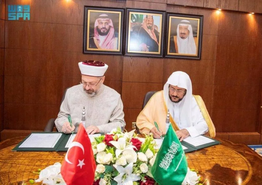 وزير الشؤون الإسلامية ورئيس دائرة الشؤون الدينية التركية يوقعان اتفاقية تعاون مشترك وزير الشؤون الإسلامية ورئيس دائرة الشؤون الدينية التركية يوقعان اتفاقية تعاون مشترك