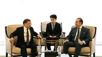 وزير الشؤون البرلمانية يلتقي بمسؤول من اللجنة المركزية للحزب الشيوعي الصيني