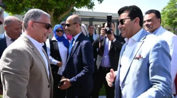 وزير الشباب والرياضة ومحافظ الإسماعيلية يشاركان في حلقة نقاش مع شباب من عدة محافظات