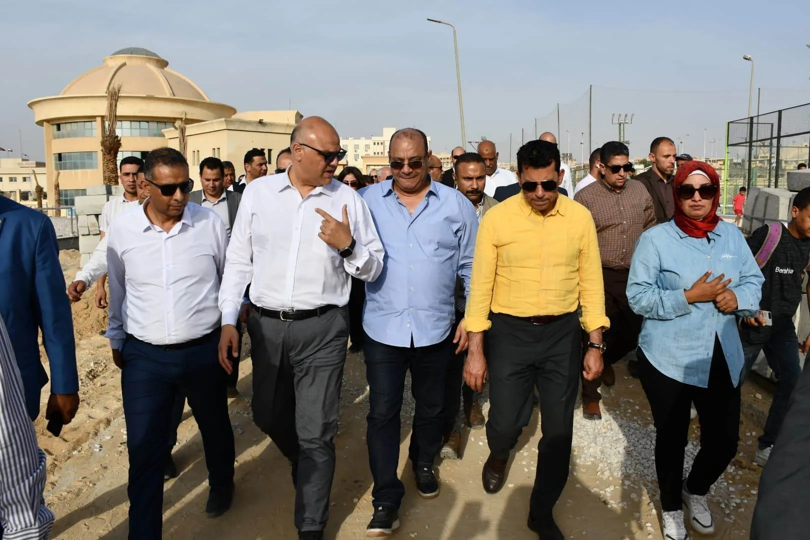 وزير الشباب والرياضة ومحافظ القليوبية ي inaugurate الملعب الرئيسي في العبور وزير الشباب والرياضة ومحافظ القليوبية ي inaugurate الملعب الرئيسي في العبور